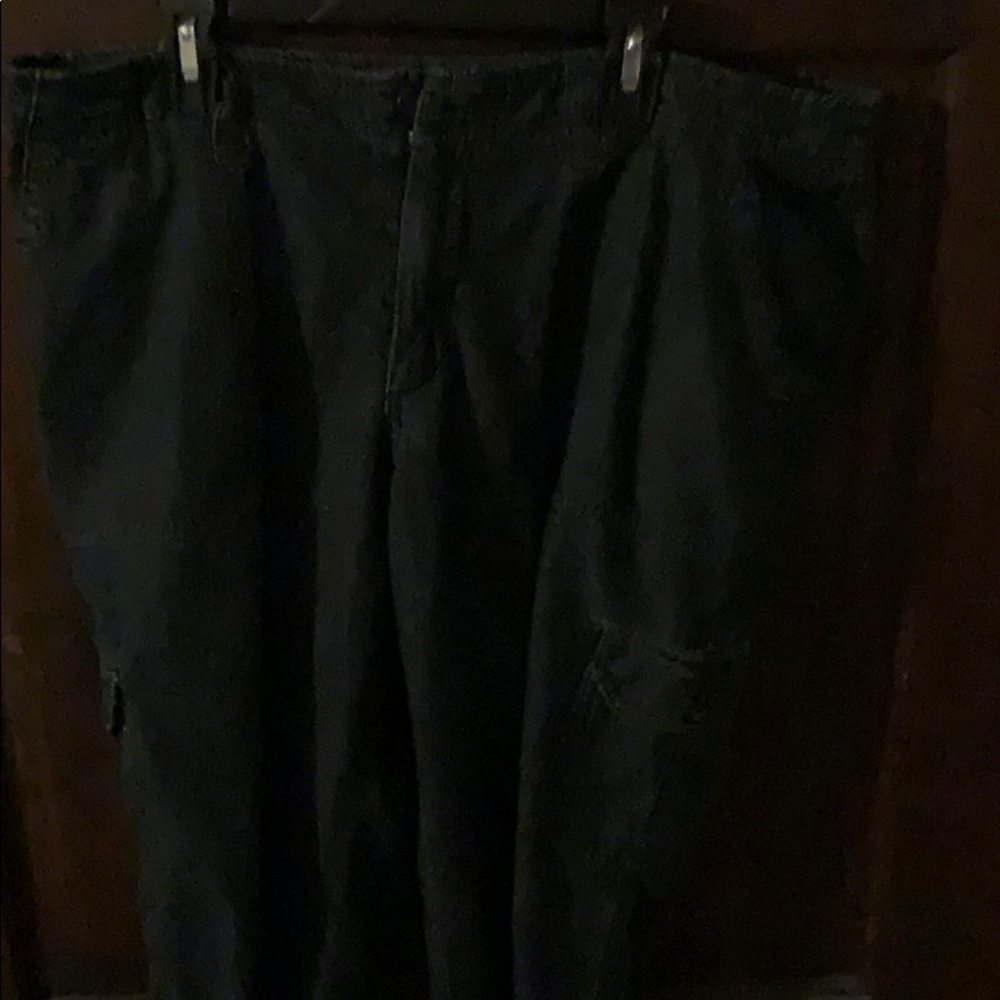 Womens Size 14 Black Capri Pants: Merona
